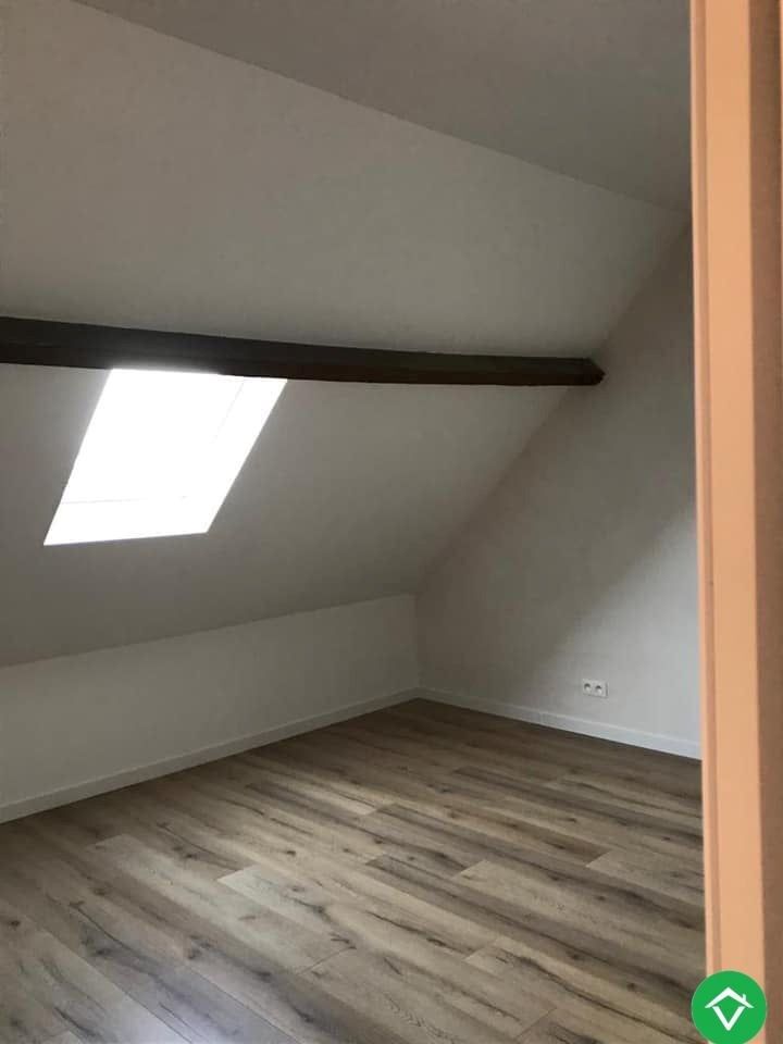 Prachtig gerenoveerde rijwoning nabij het centrum met 3 slaapkamers, tuin en garage te Roeselare foto 16