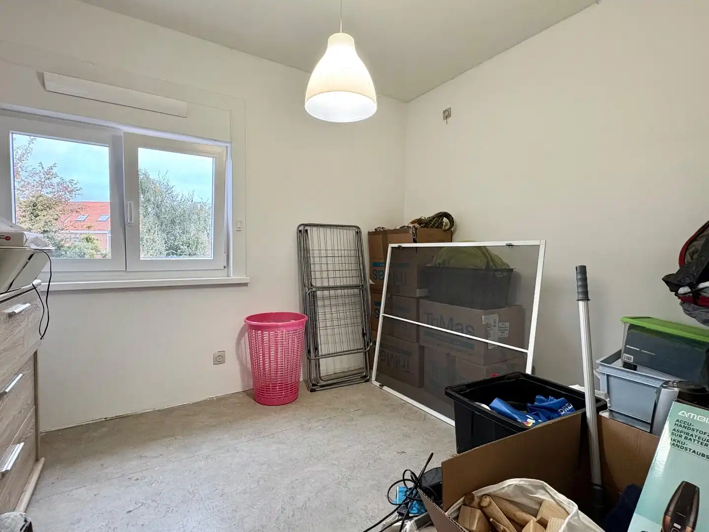 Stevige woning te koop met betonstructuur in Kuurne, waarvan het eerste verdiep al volledig gerenoveerd is.  foto 11