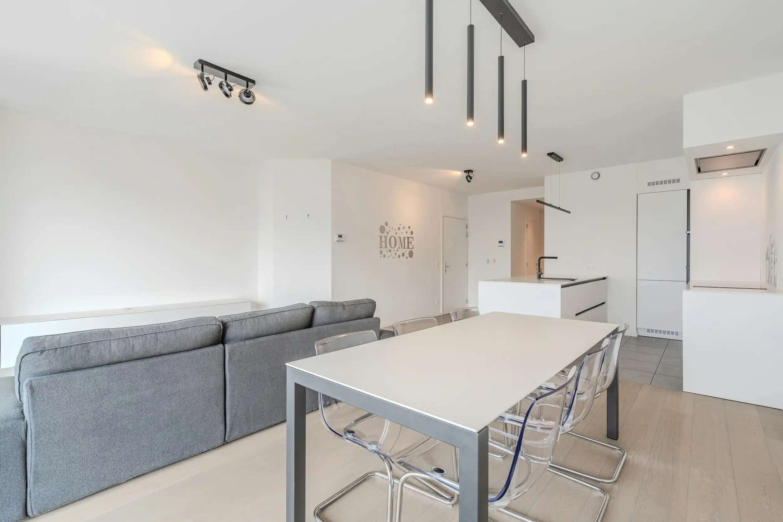 Recent appartement met twee slaapkamers en ruime terrassen foto 13