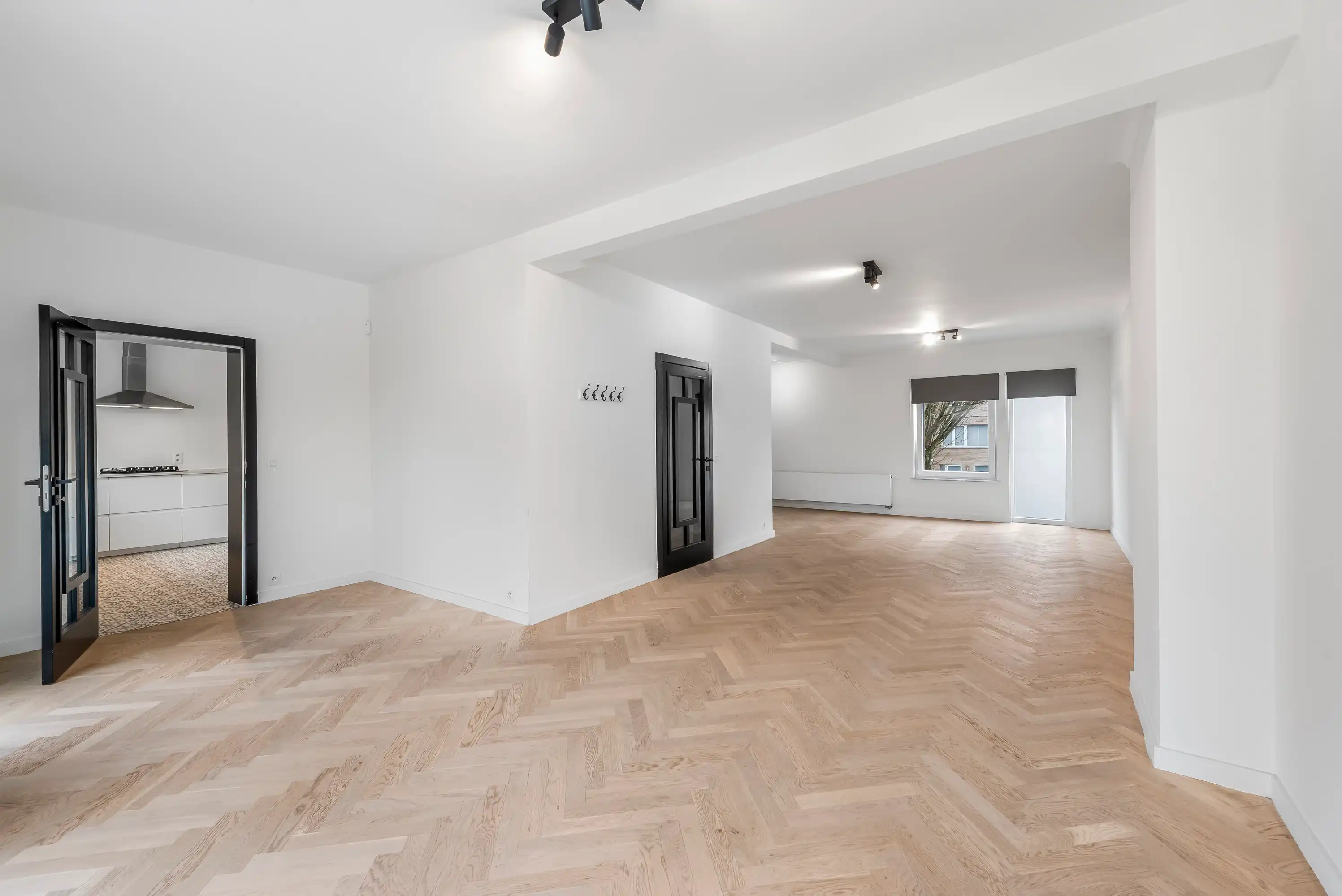 Ruime gerenoveerde halfopen bel-etage met tuin in Neerland foto {{pictureIndex}}