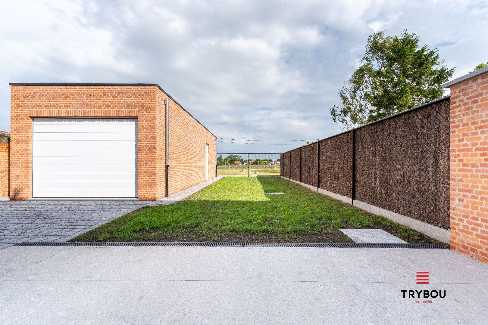 2 hoogwaardig afgewerkte nieuwbouwwoningen met garage foto 21