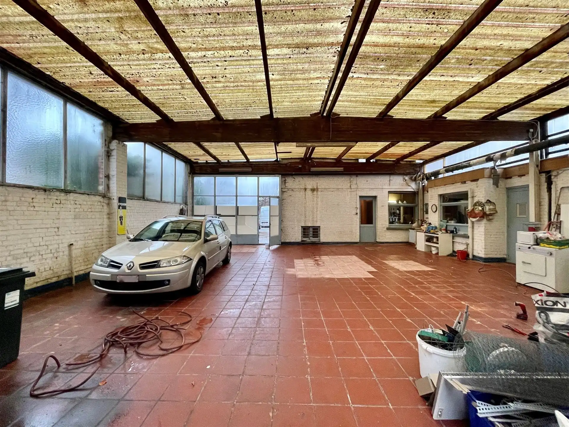 Commercieel gelegen woning met atelier (370m2) op 1198m2! foto 3