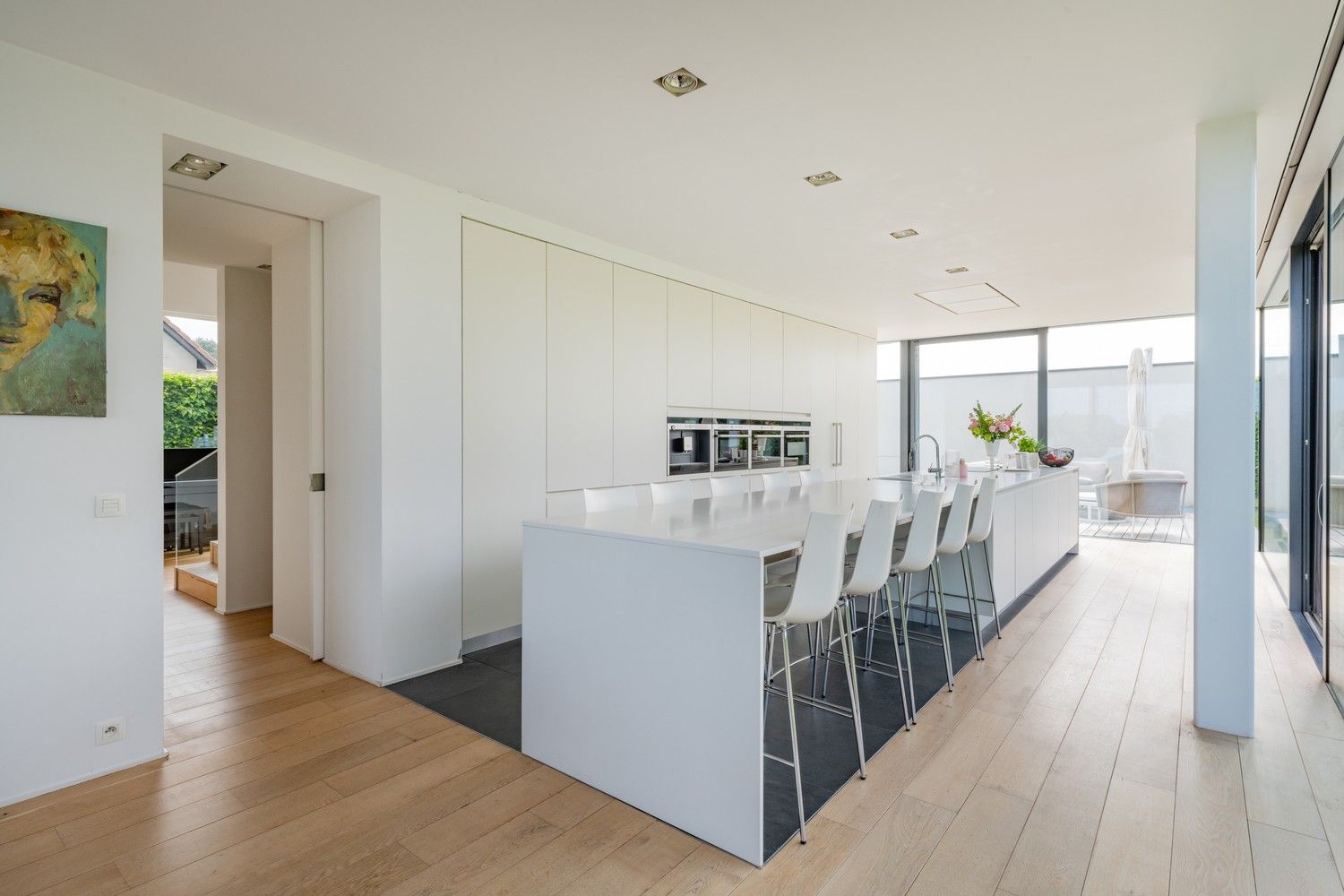 Moderne villa in een groene oase van rust foto 4