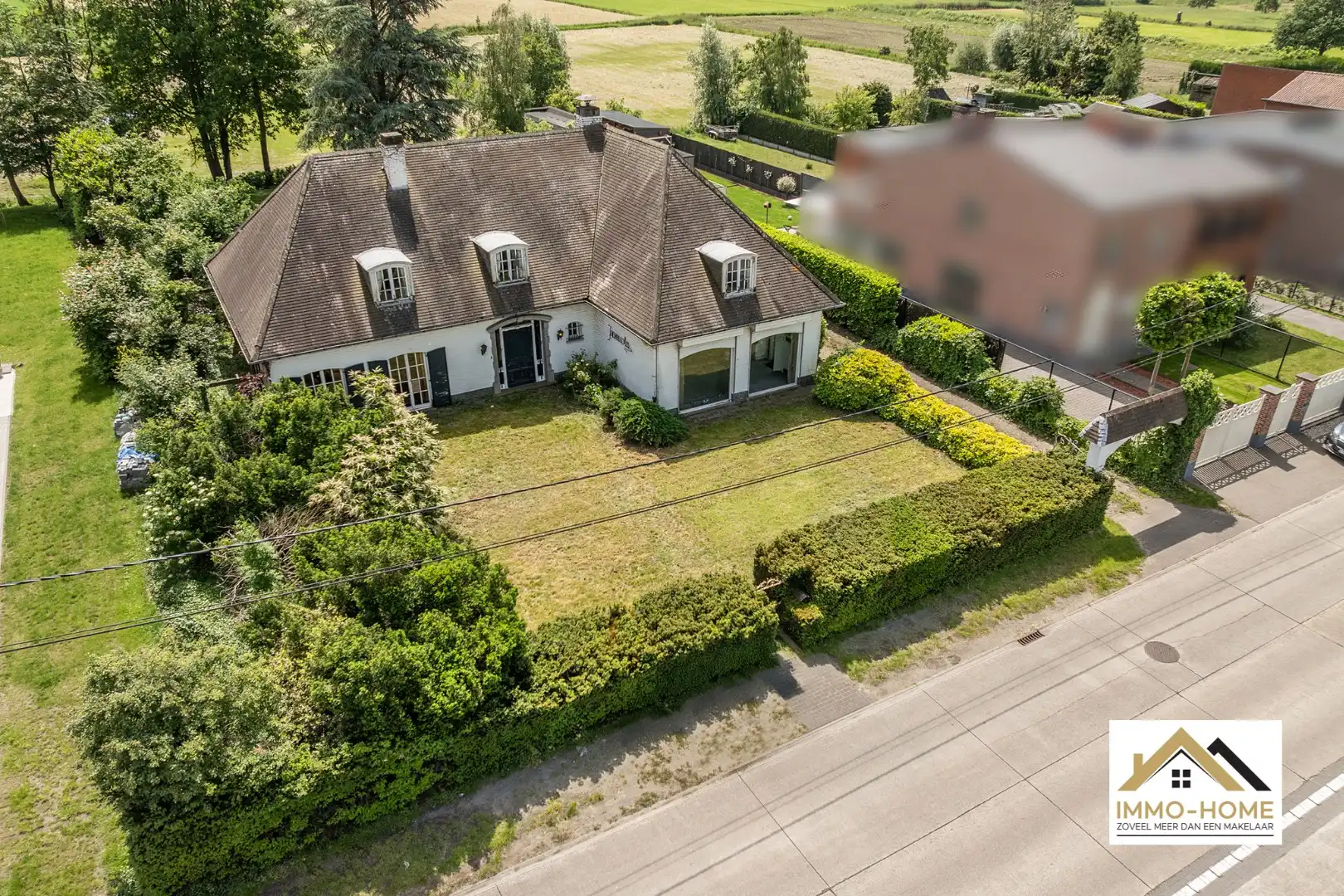 Hoofdfoto van de publicatie: Villa met vier slaapkamers en riante tuin