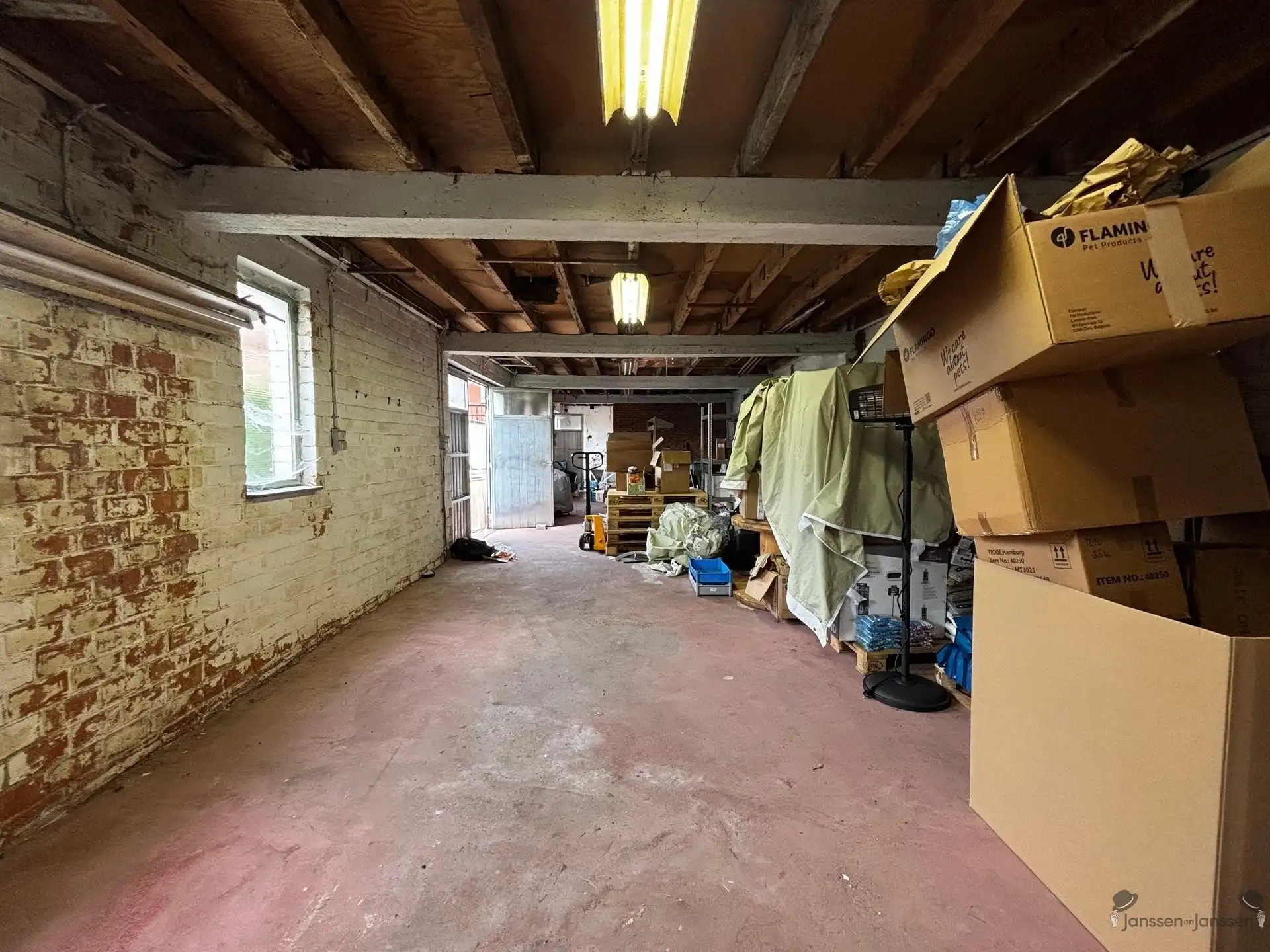 Handelspand met woonst, garage en tuin foto 16