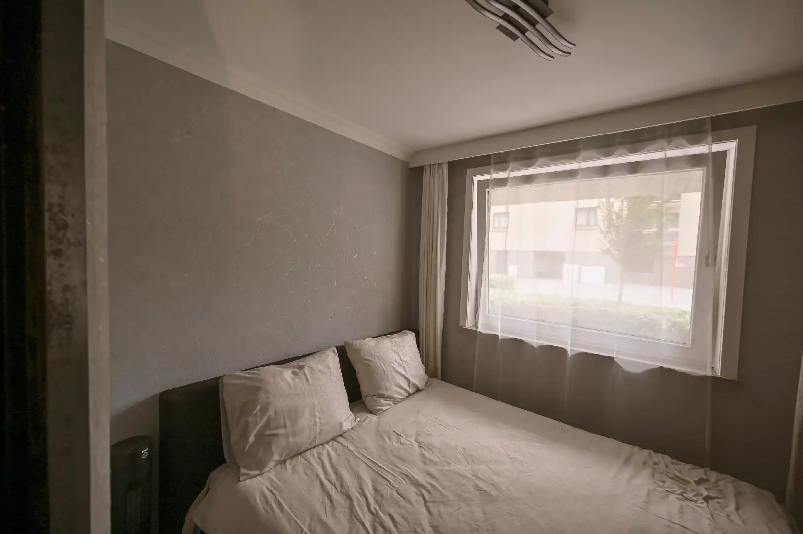 KNAP GELIJKVLOERS APPARTEMENT OP TOPLIGGING foto 10