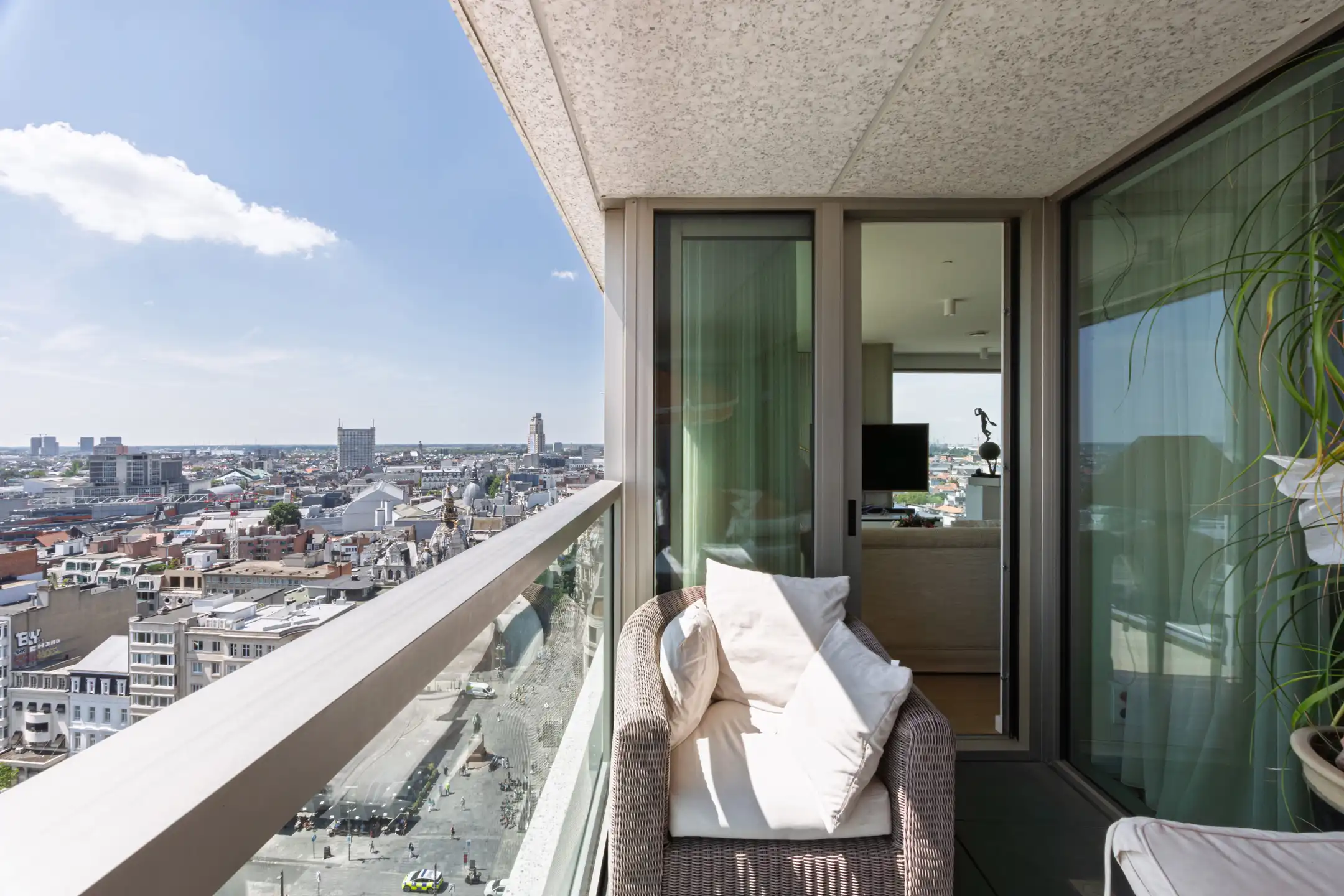 ANTWERPEN CENTRUM - Hoekappartement met panoramisch zicht foto 19