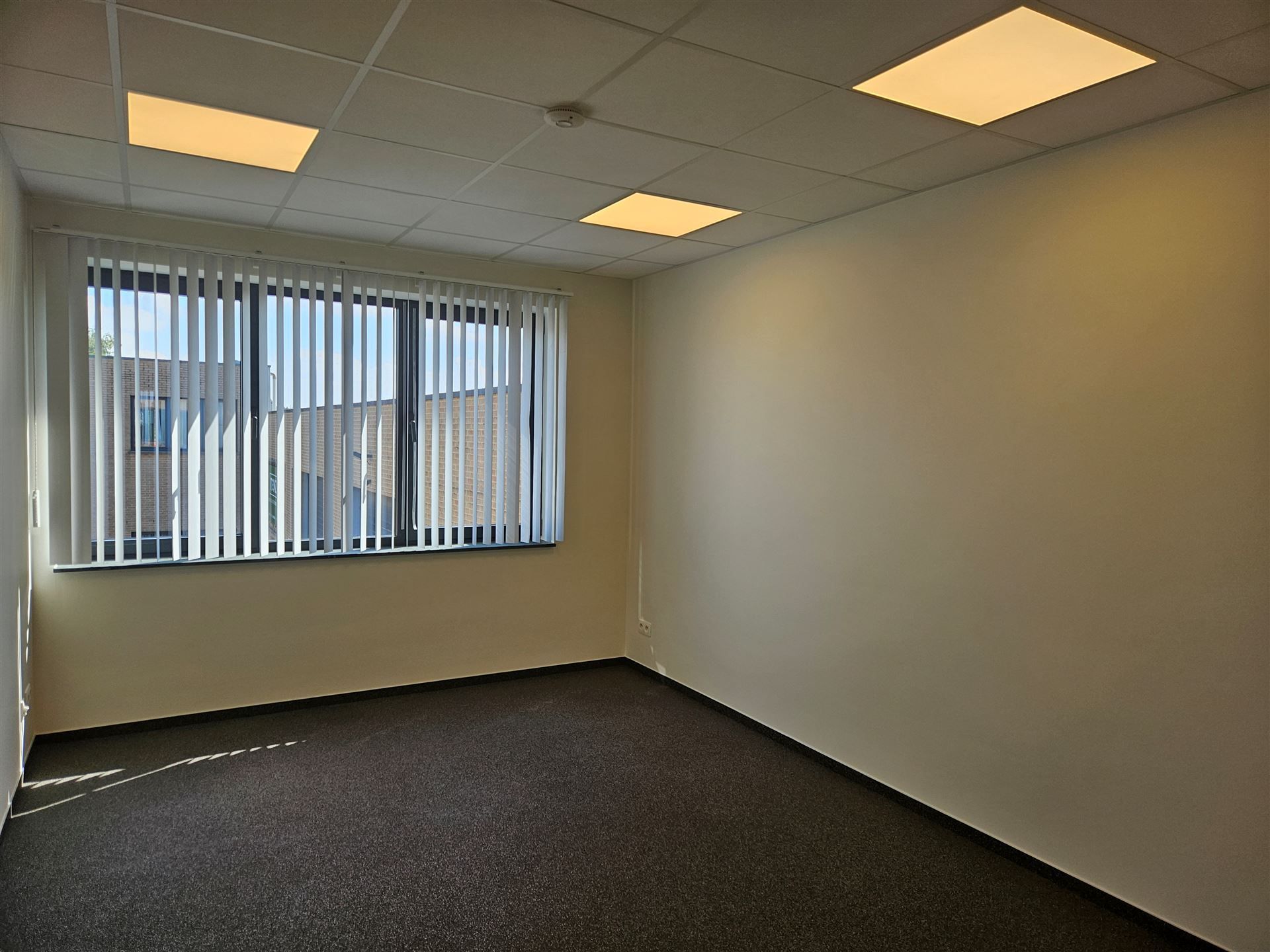 bedrijfsgebouw foto 4
