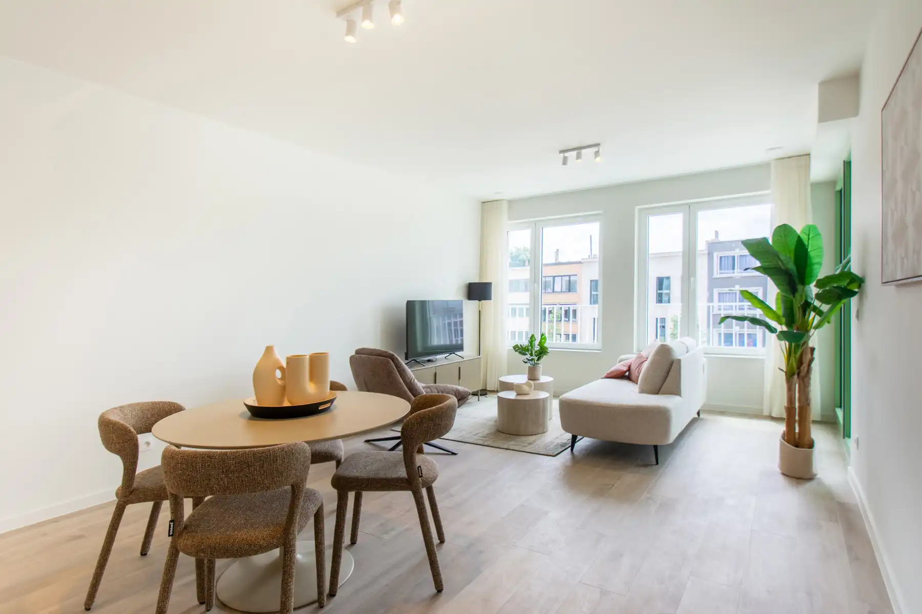 Prachtig gemeubeld 1- kamer appartement met mooi terras foto 2