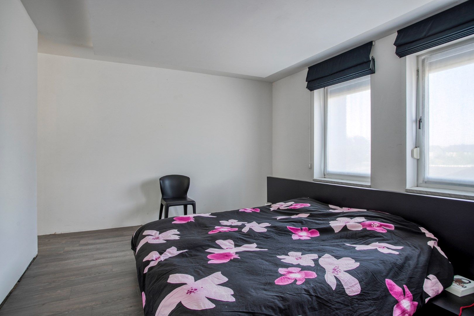 Ruime woning met 3 slaapkamers, bureau en tuin! foto 9