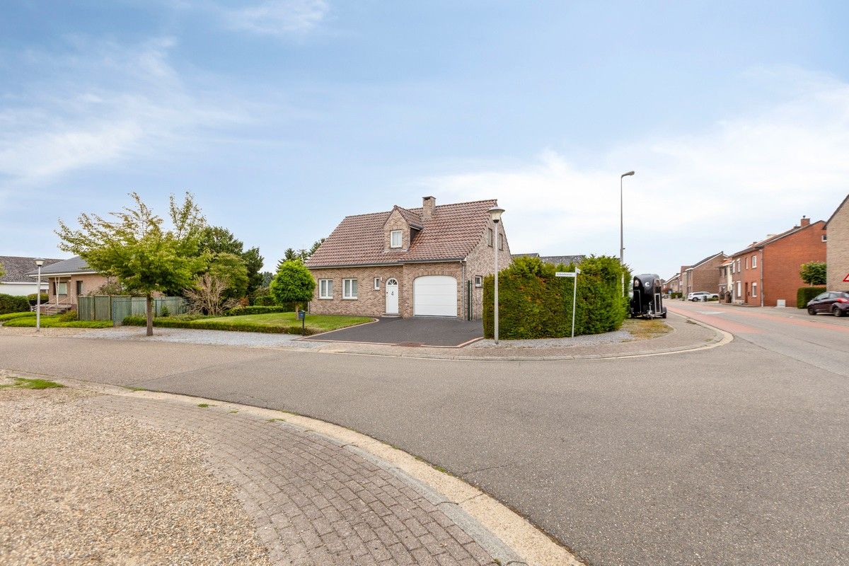 ()=>{if(producerUpdateValueVersion(node),producerAccessed(node),node.value===ERRORED)throw node.error;return node.value} Guido Gezellestraat 2 - 3620 Lanaken