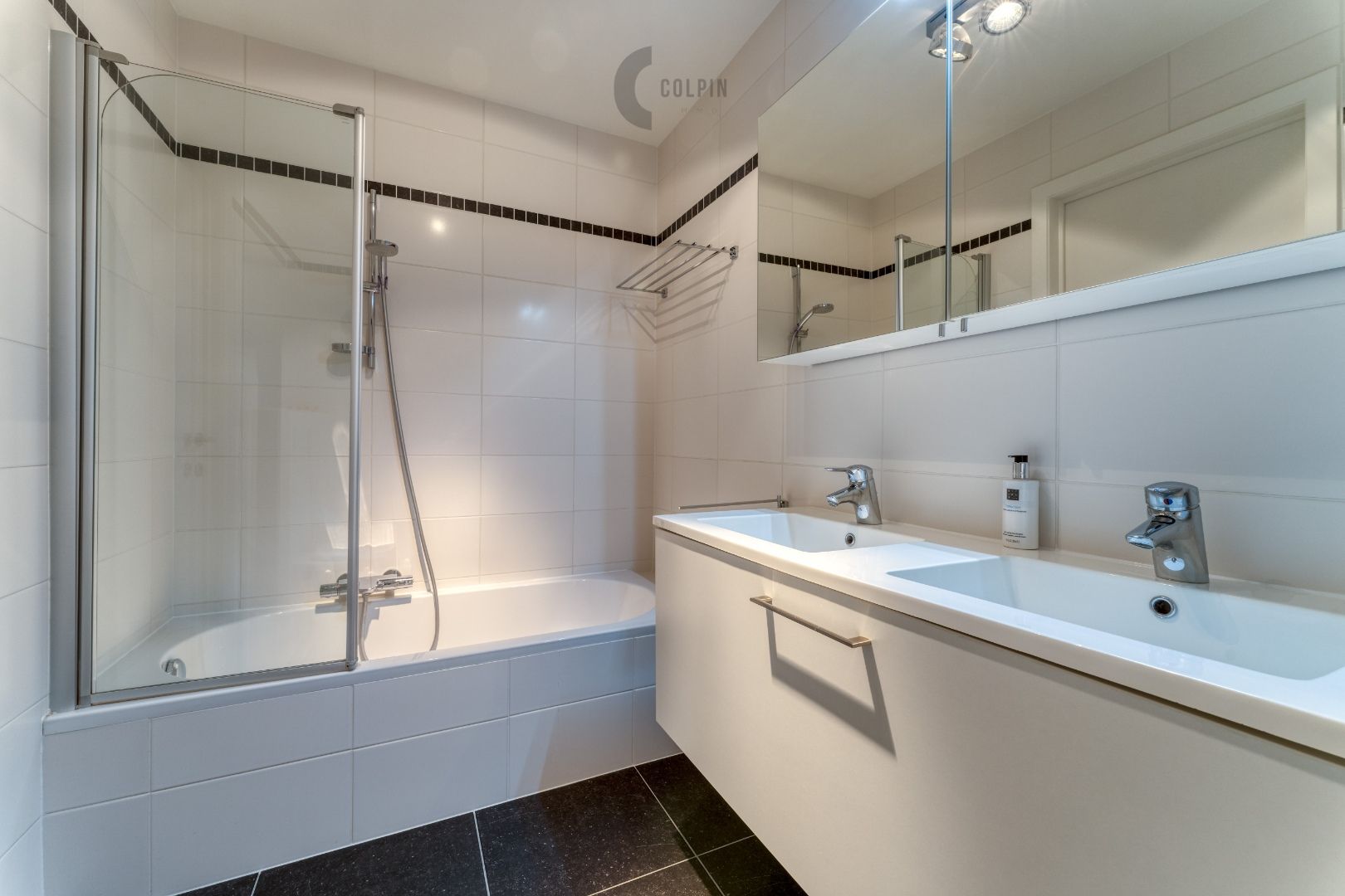 Ontdek dit zonnig appartement in de geliefde Knokkestraat – een unieke kans! foto 9