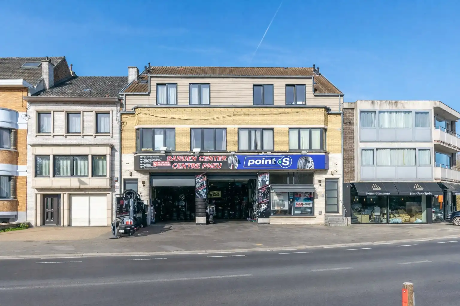 OPBRENGSTGEBOUW MET 4 RUIME APP + HANGAR (350m²)! foto 2