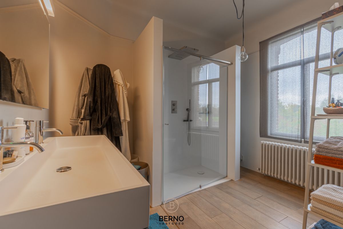 Karakterwoning aan de rand van Dendermonde centrum foto 10
