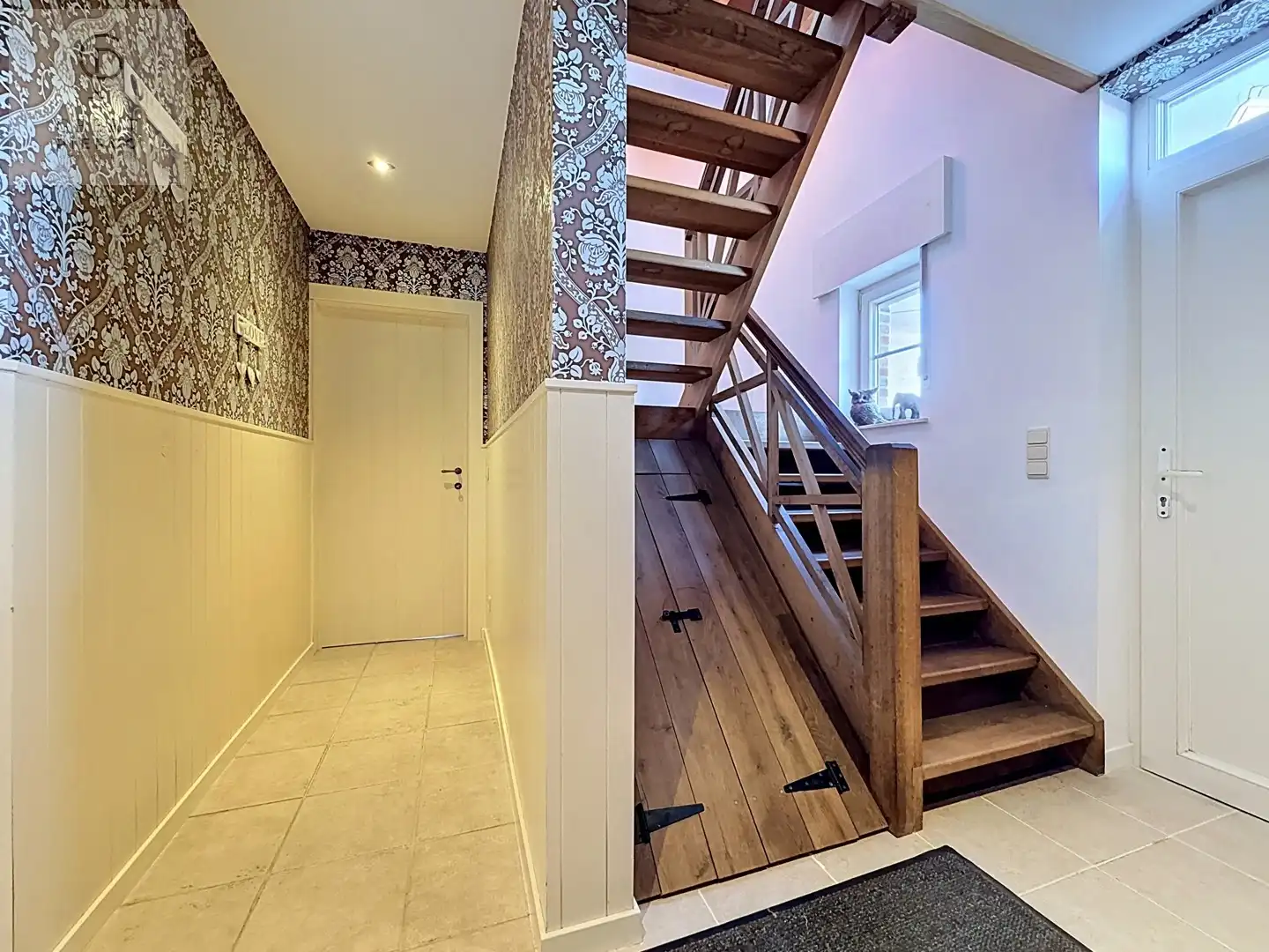 Ruime woning op mooi perceel van 10 are. foto 9