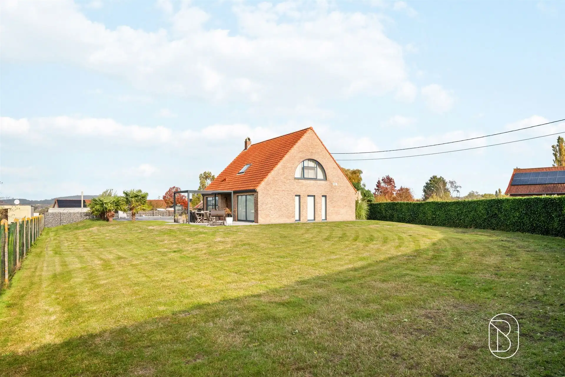 Villa met verwarmd zwembad en 2 garages!  foto 7