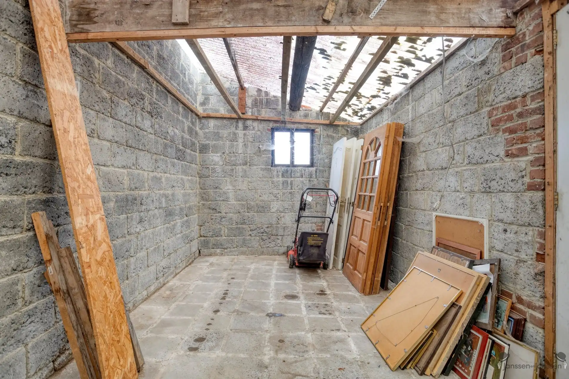 Ruime renovatiewoning met polyvalente bijgebouwen foto 28