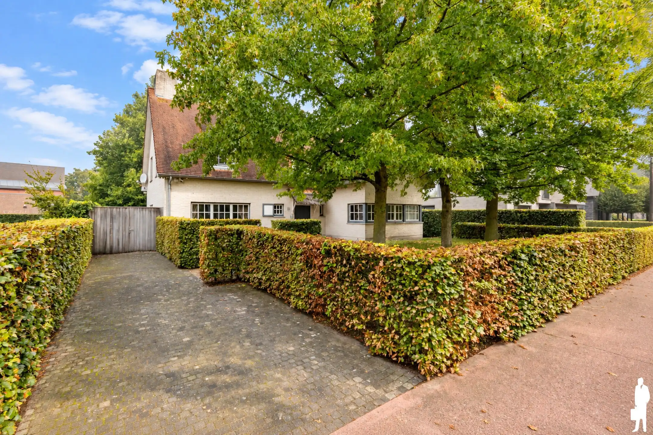 Knap afgewerkte villa op ca. 2.602m² grond, 4 slpk en 2 bdk, te Meersel-Dreef foto 2