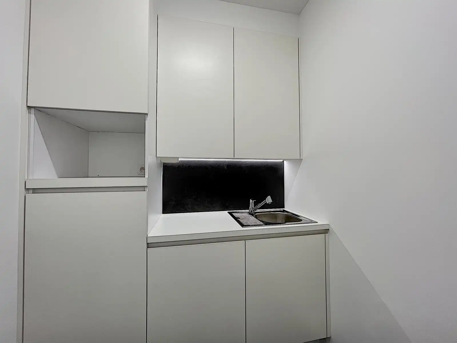 Commerciële ruimte met kelder te huur nabij Gent St-Pieters foto 4