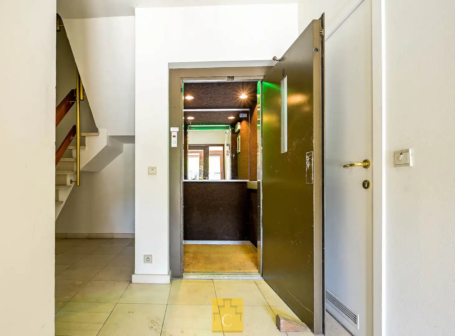 appartementsgebouw met 8 wooneenheden en 4 garageboxen te koop – toplocatie langs het historische kanaal Gent-Brugge foto 8