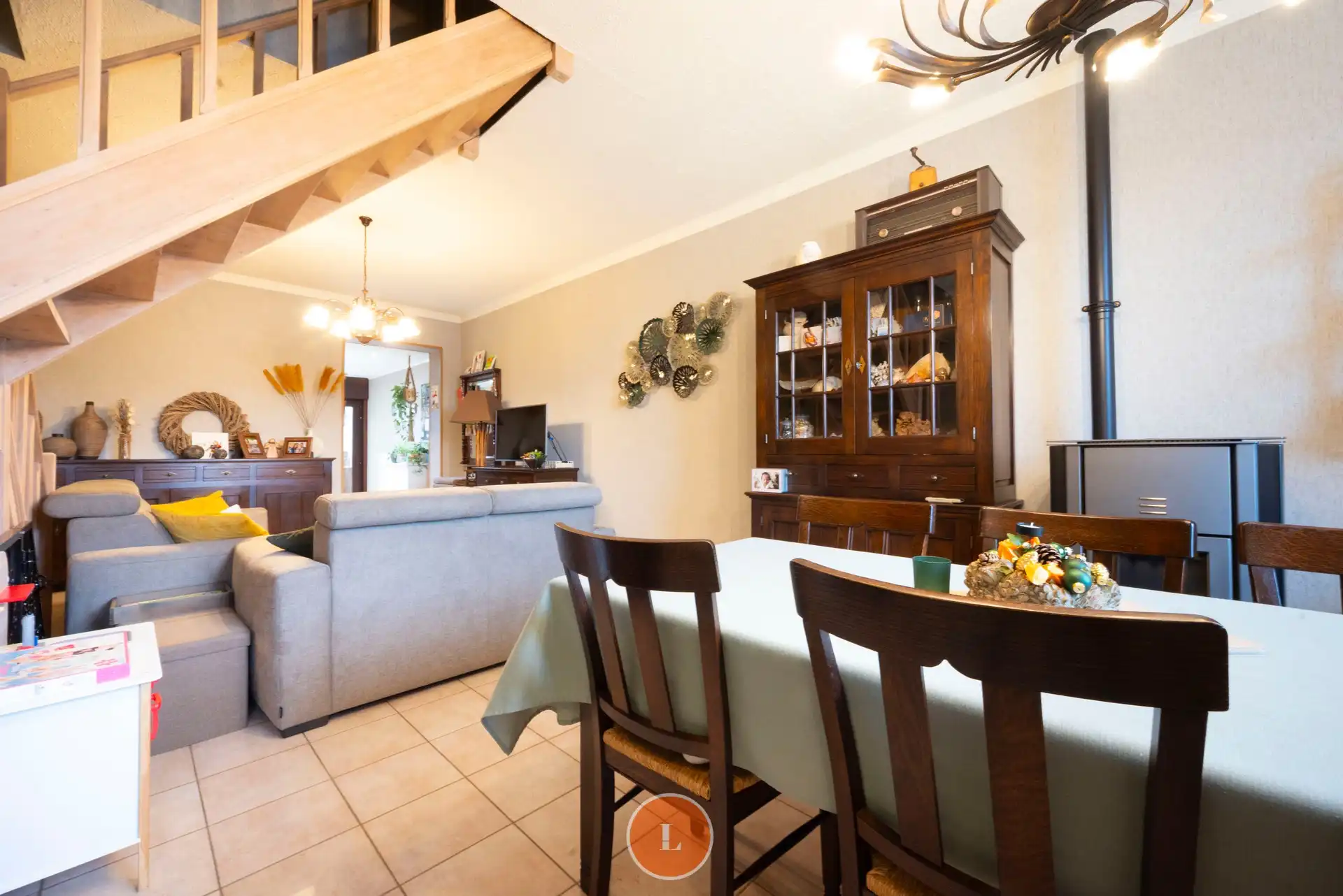 Instapklare gezinswoning met 4 slaapkamers en tuin. foto 3