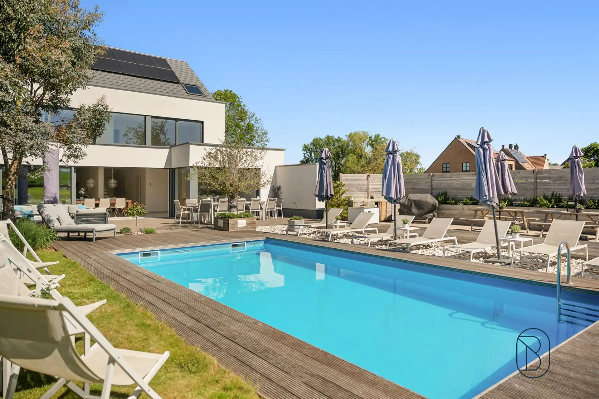 Exclusieve villa met 7 slpk, zwembad en tuin met open zicht foto 15