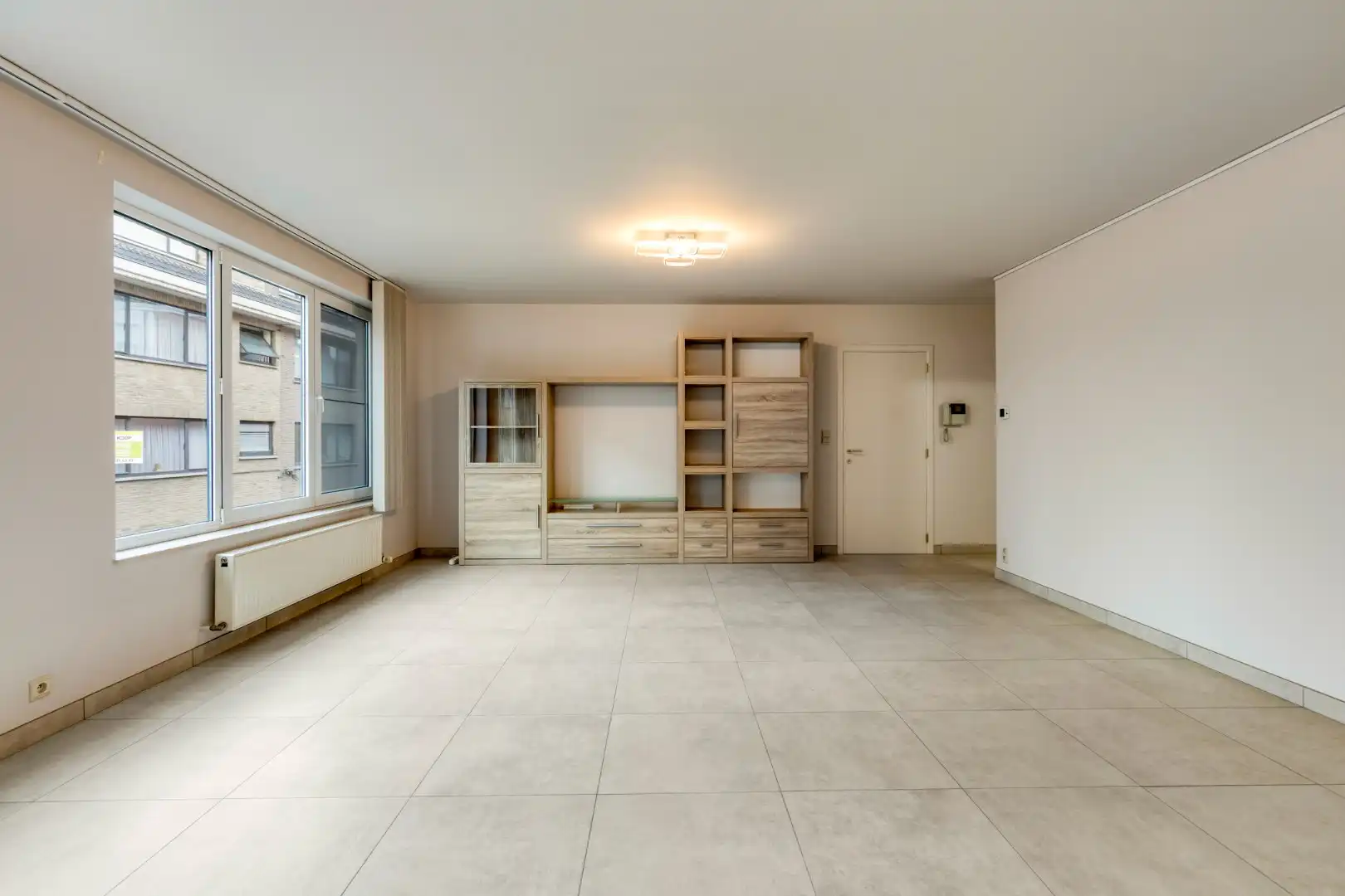 Ruim 2-slaapkamer appartement met parkeerplaats in Halle foto 5
