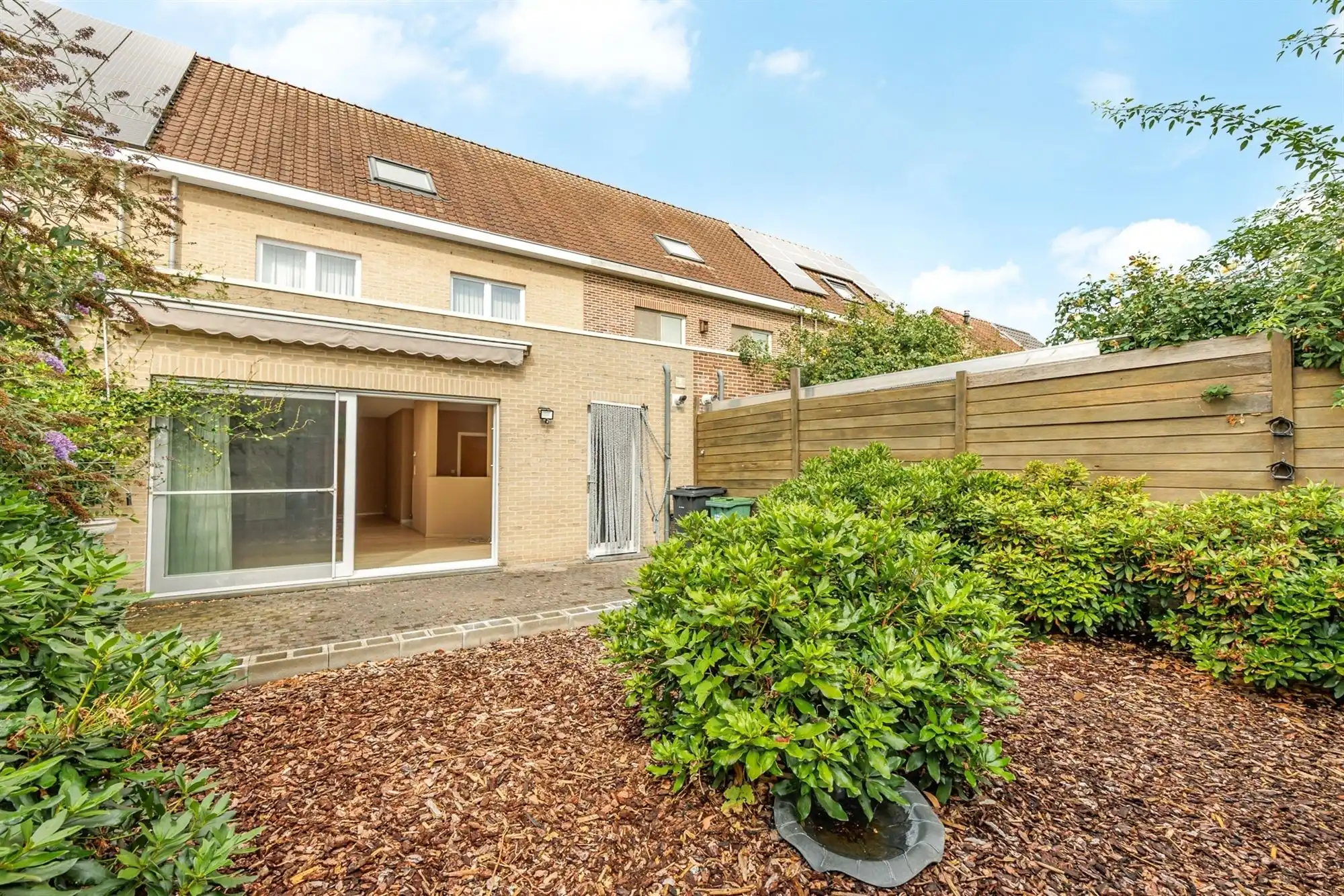 Instapklare ruime woning met 4 slpkmrs. en tuin foto 2