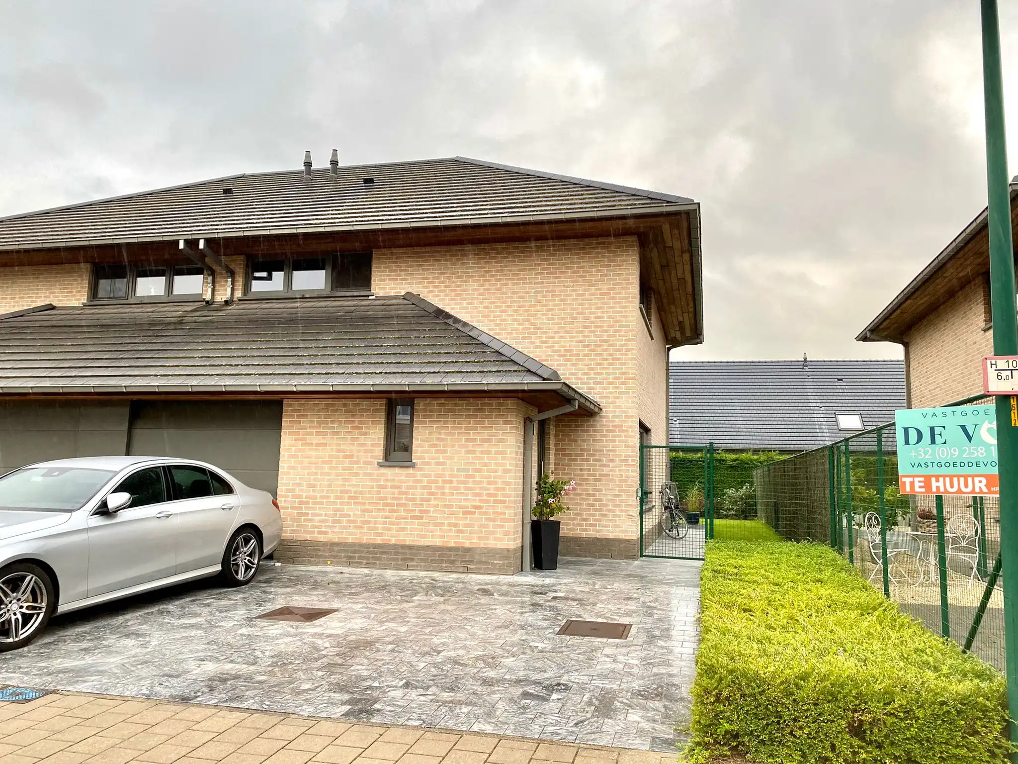 Centraal gelegen woning met drie slaapkamers, garage en tuin foto 11