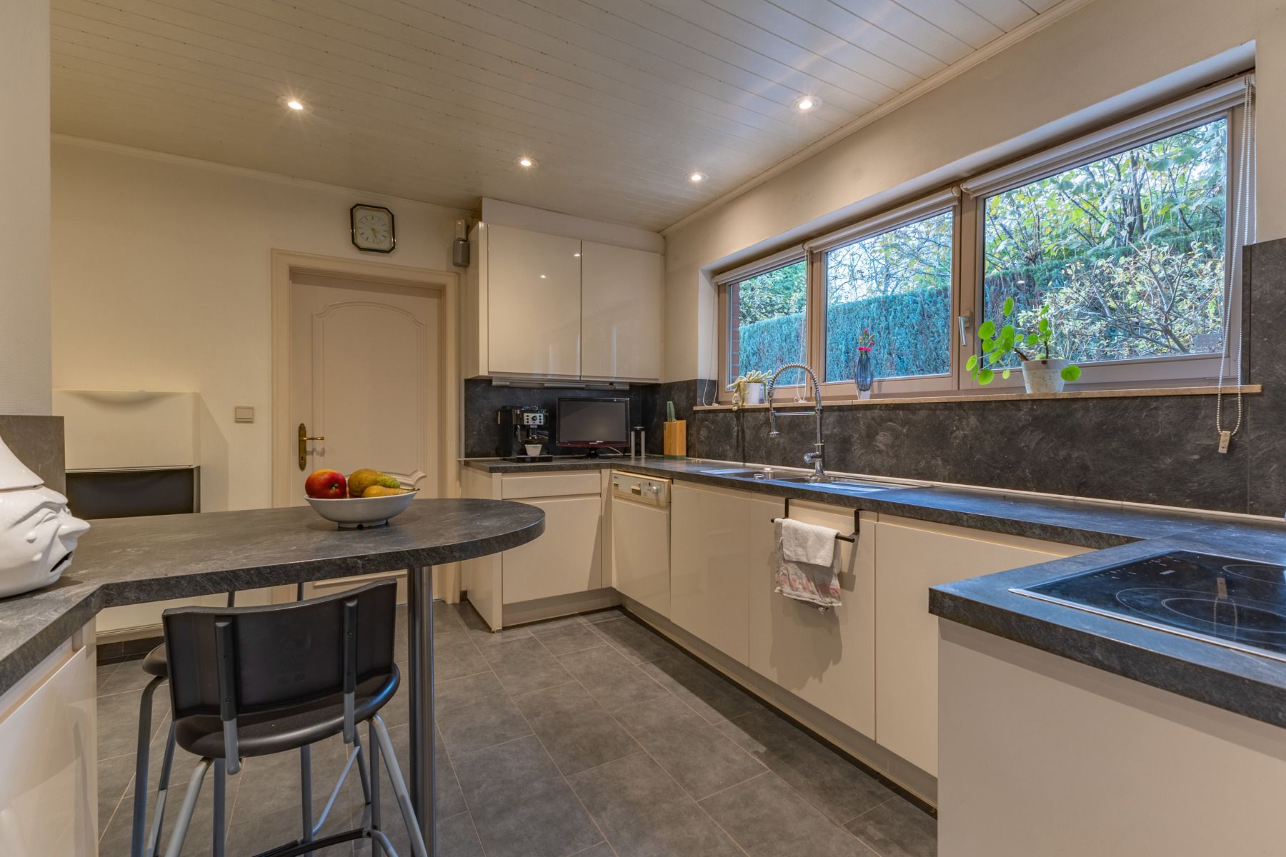 Prachtige villa met 6 slaapkamers in doodlopende straat foto 14