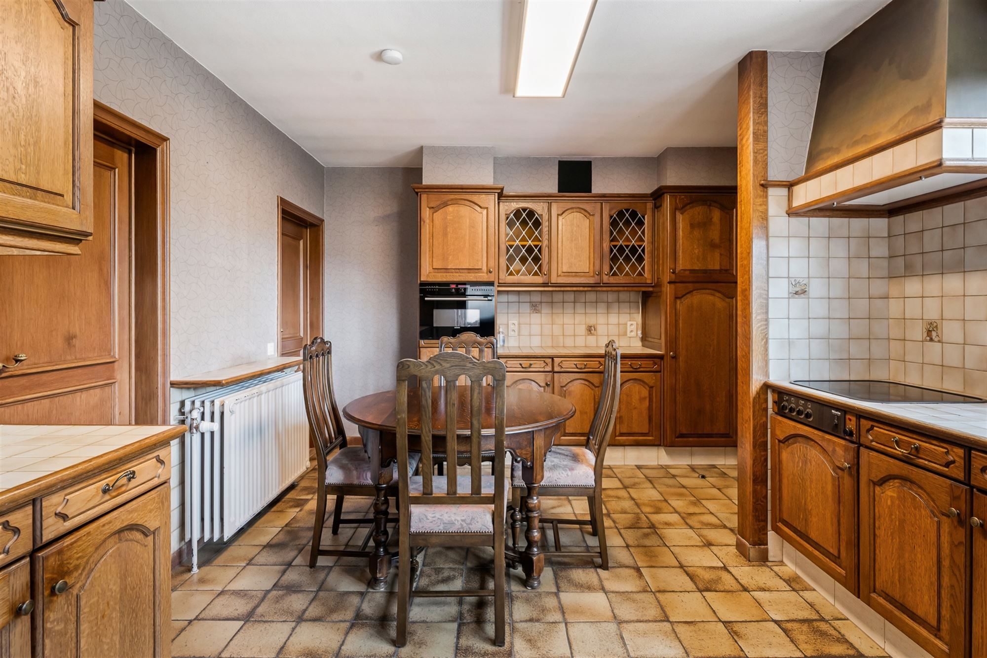 RUIME WONING (CA 250M2) VOLLEDIG ONDERKELDERD MET WERKHUIS VAN 130M2 foto 6