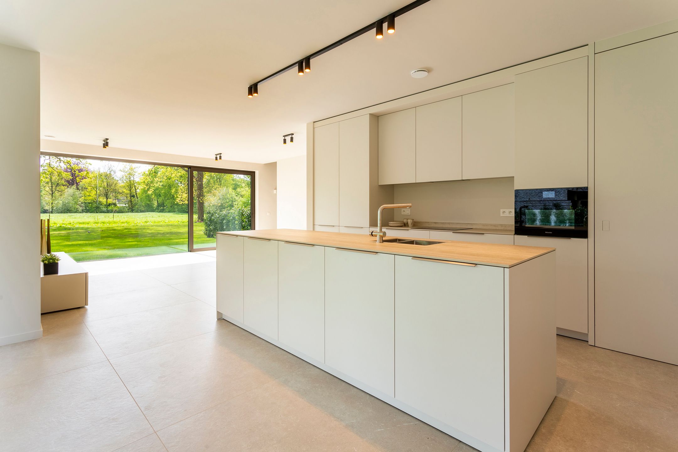 high end nieuwbouw luxevilla in rustige, residentiële wijk foto 2