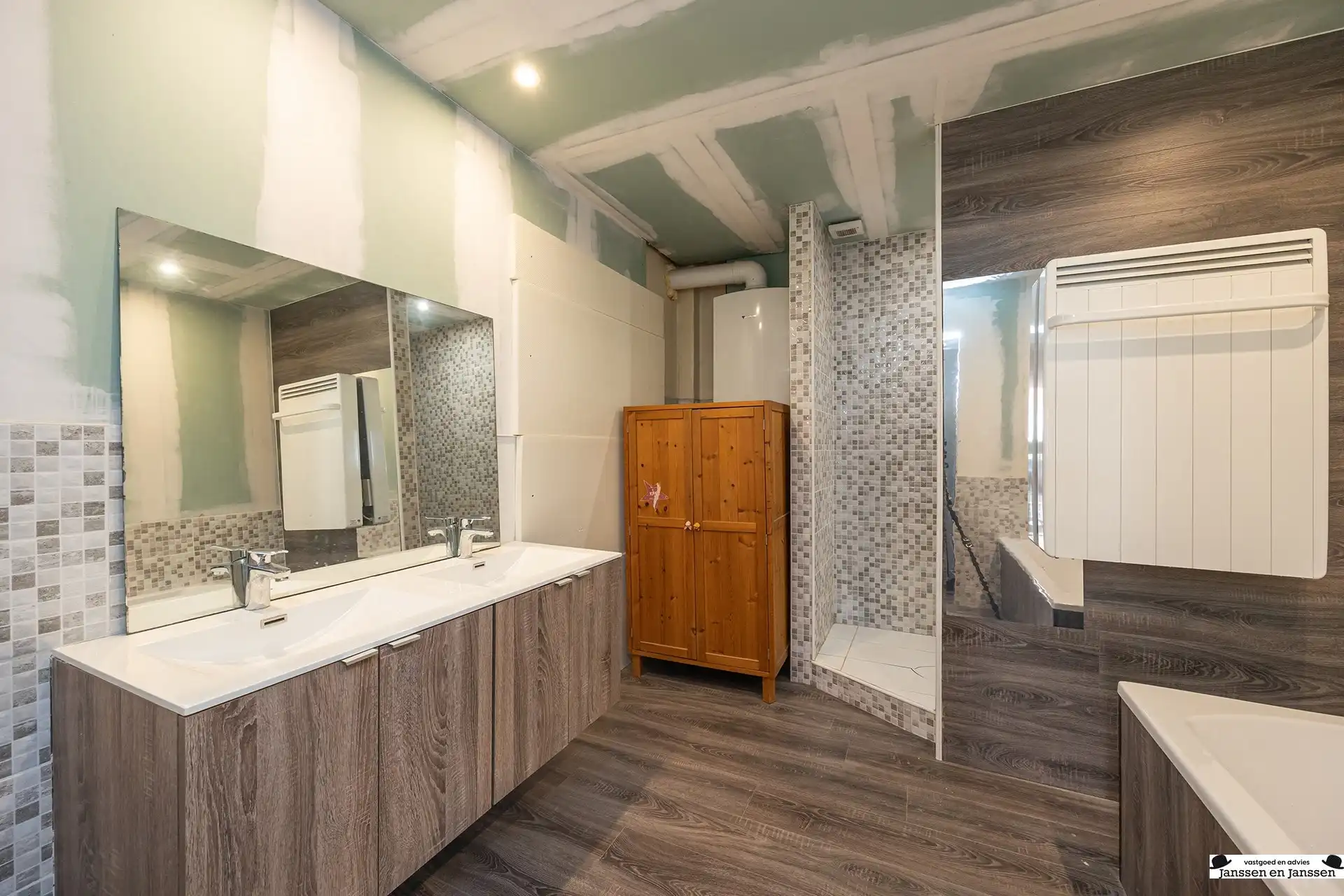 Deels gerenoveerd appartement in het centrum van Merksem! foto 7