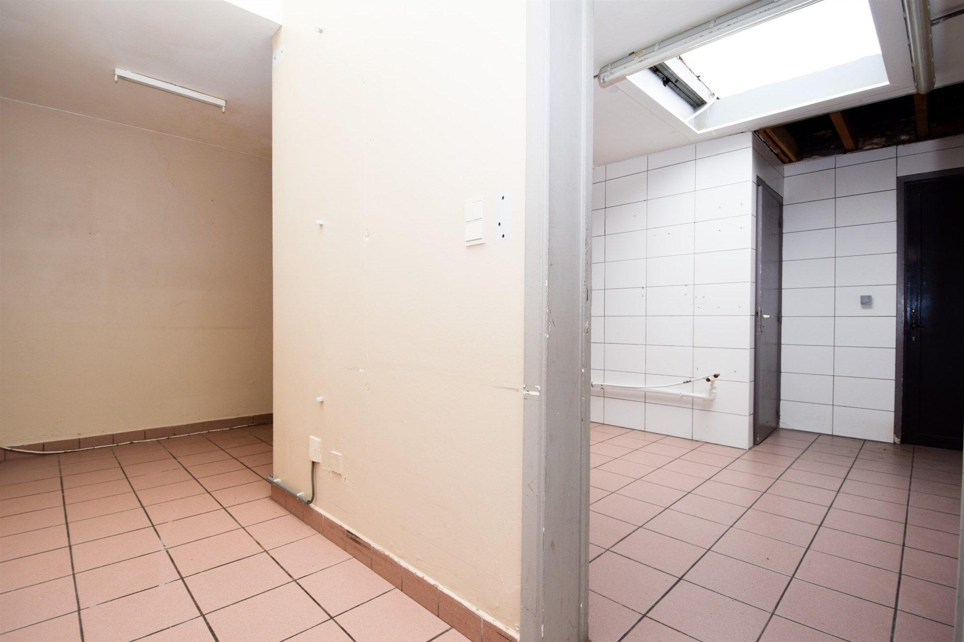 Uitstekend gelegen opbrengsteigendom bestaande uit handelsgelijkvloers + duplex appartement foto 8