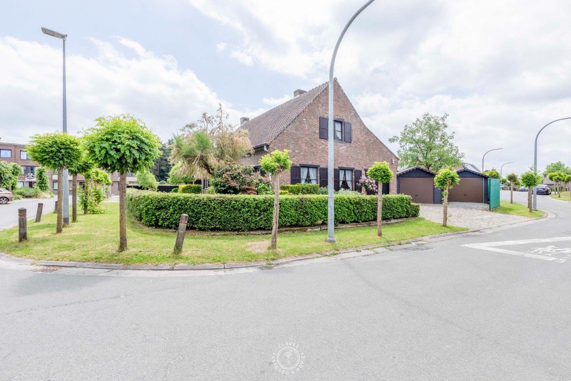 Charmante gezinswoning met prachtige tuin foto {{pictureIndex}}
