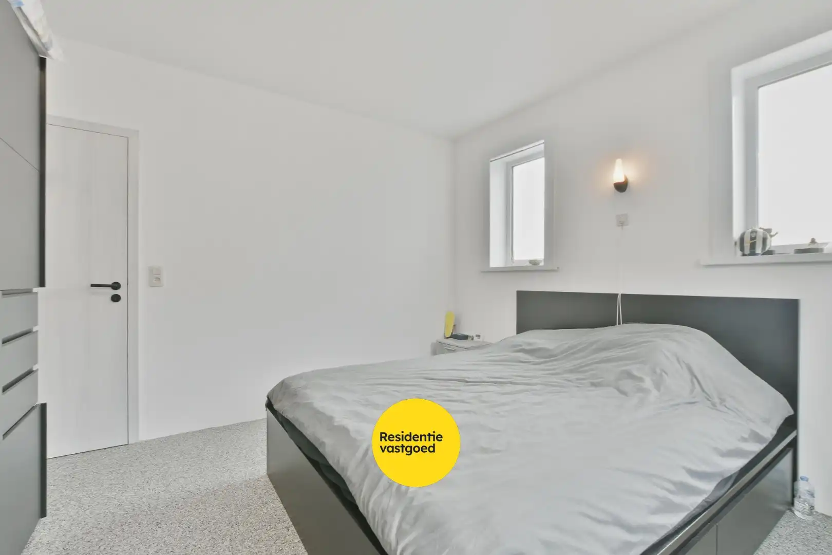 Instapklare en volledig gerenoveerde bungalow met 3 slaapkamers, tuin en garage vlak bij bos en centrum van De Haan foto 14