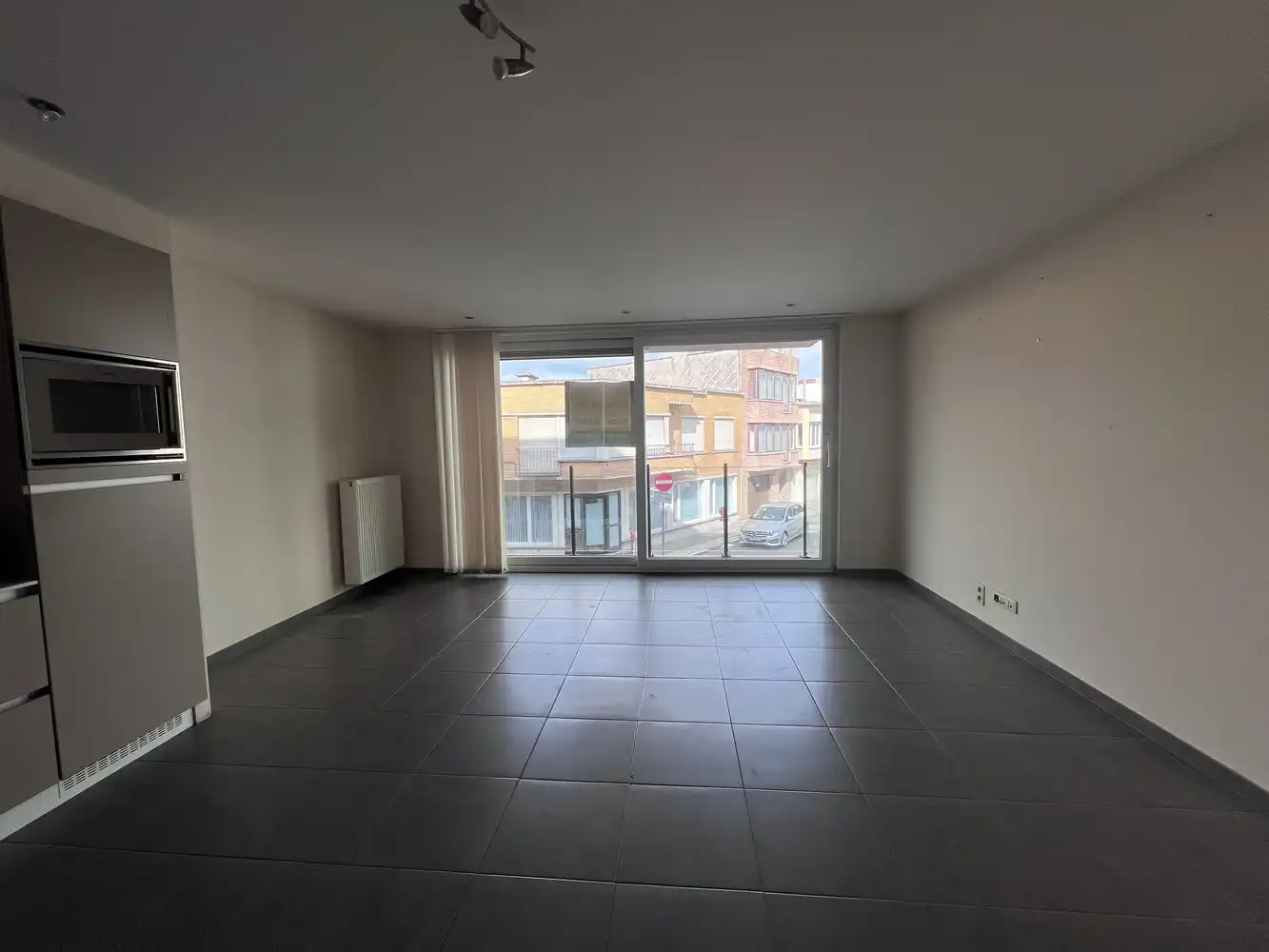 Lichtrijk appartement met 2 slaapkamers en terras op wandelafstand van zeedijk. foto 2