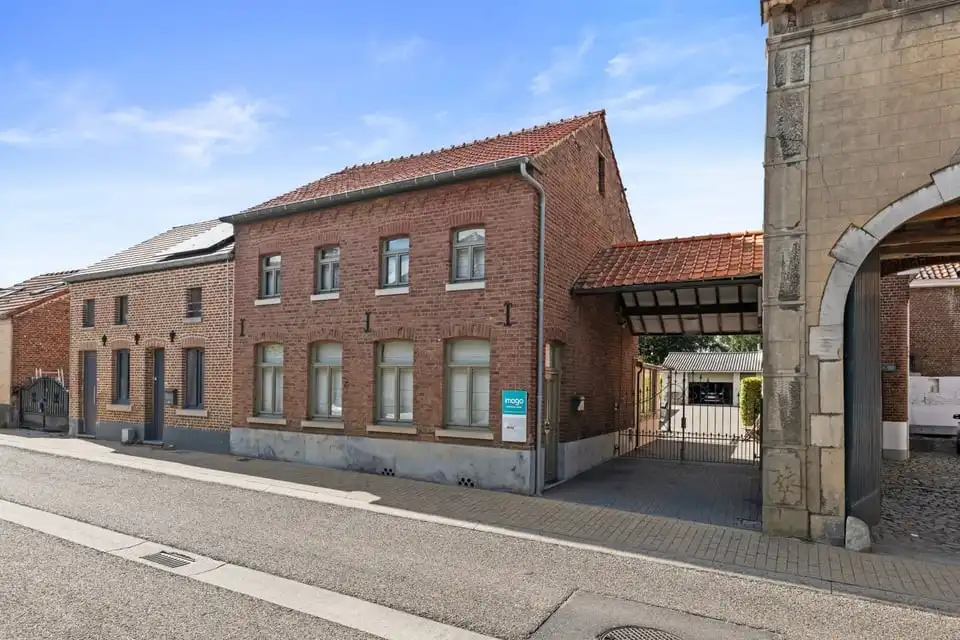 CHARMANTE WONING MET 3 SLKS EN EEN PRACHTIGE TUIN MET TAL VAN MOGELIJKHEDEN foto 2