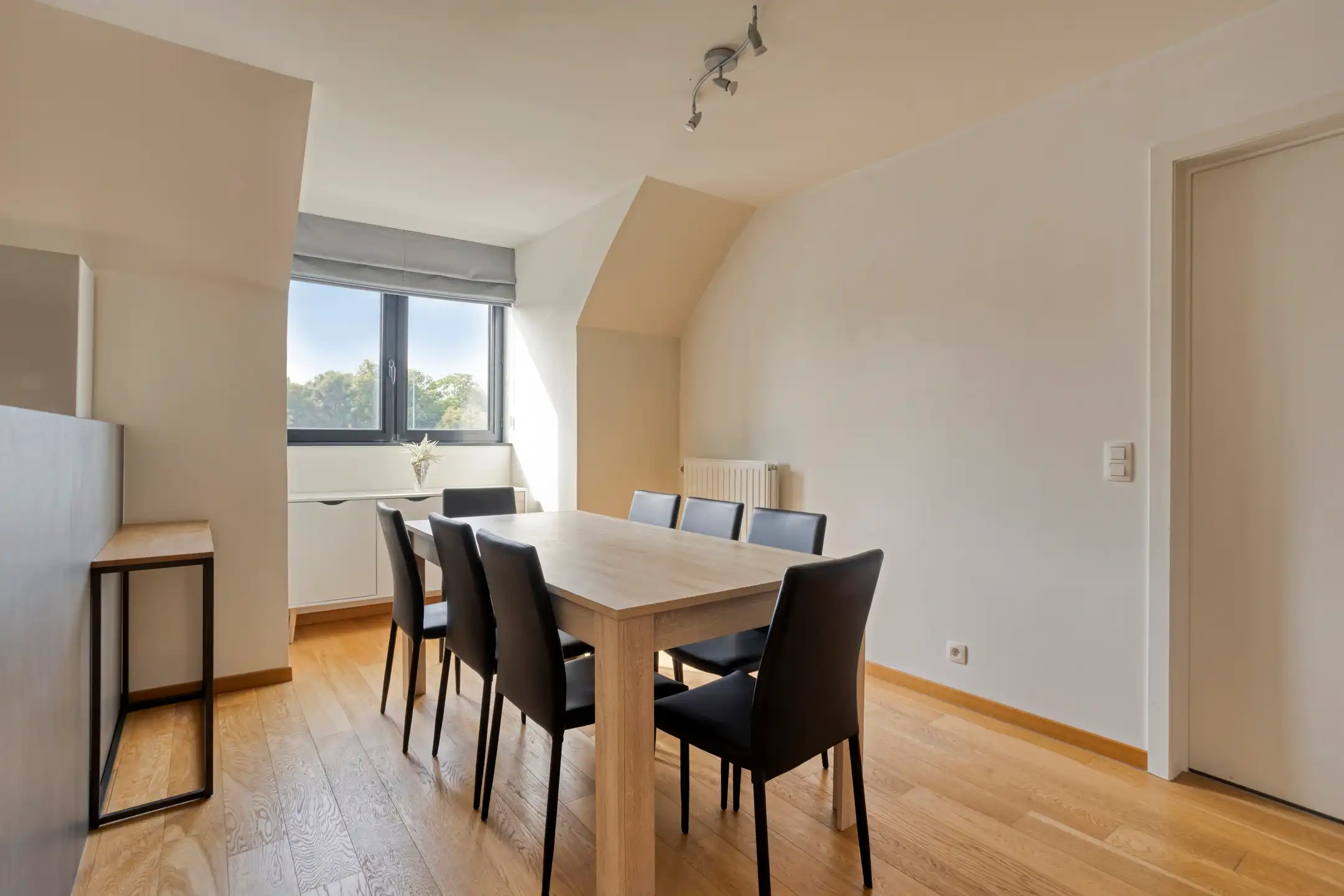 Appartement 2012 met terras, parking op strategische ligging foto 5