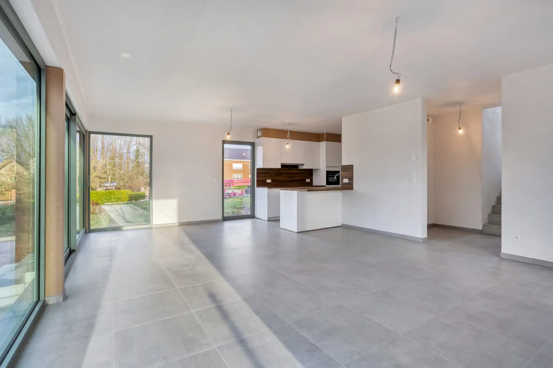 Afgewerkte nieuwbouwwoning met 4 slaapkamers foto 6