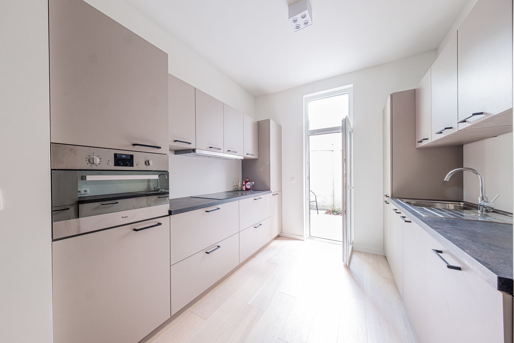 Gelijkvloers appartement met terras, volledig instapklaar foto 7