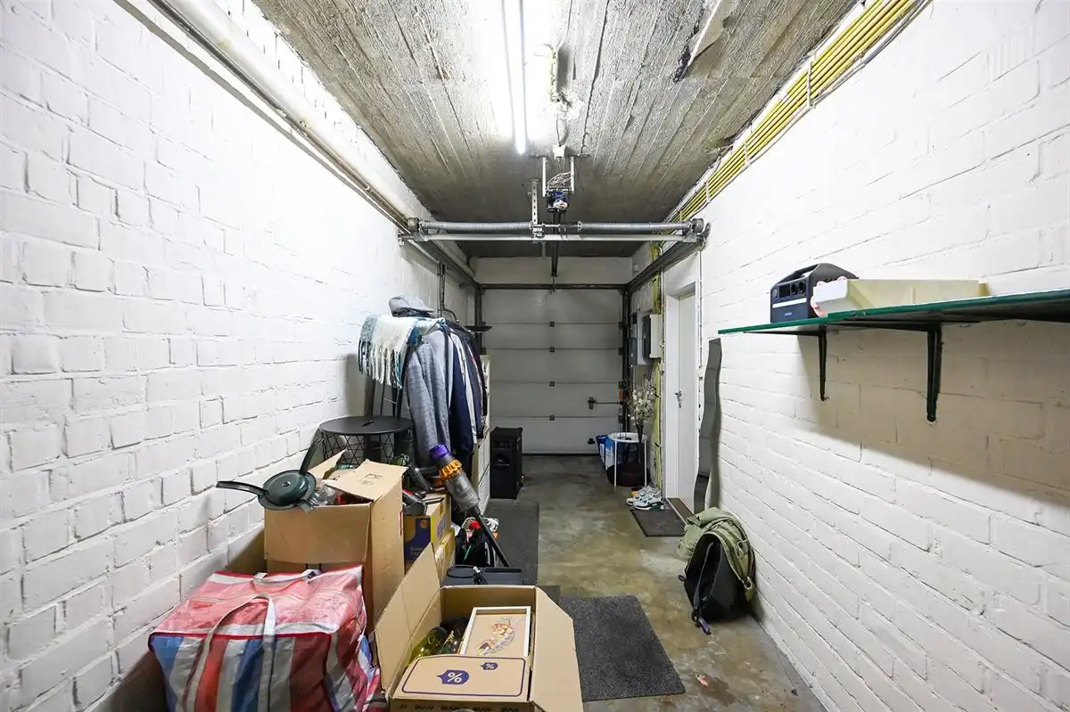 Ruime woning met 2 garages op 1400m² foto 18