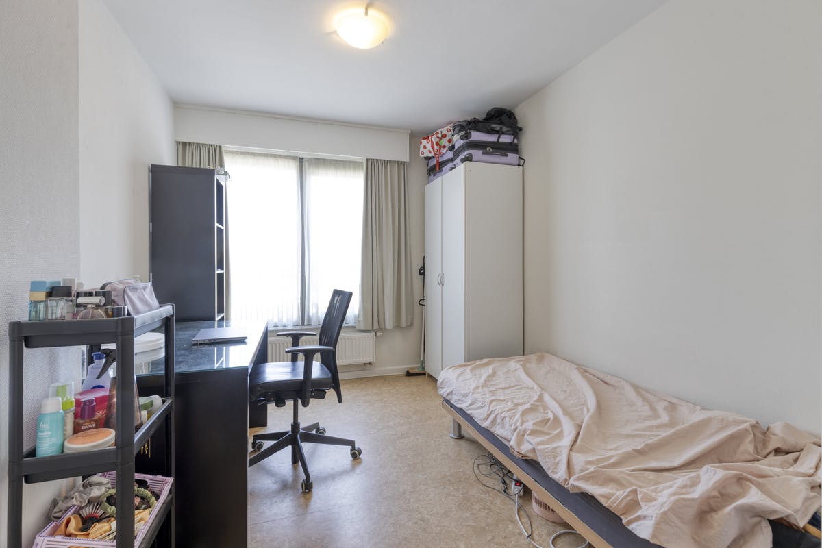 Uniek pand met appartement en 3 studentenkamers in Sint-Michiels foto 15