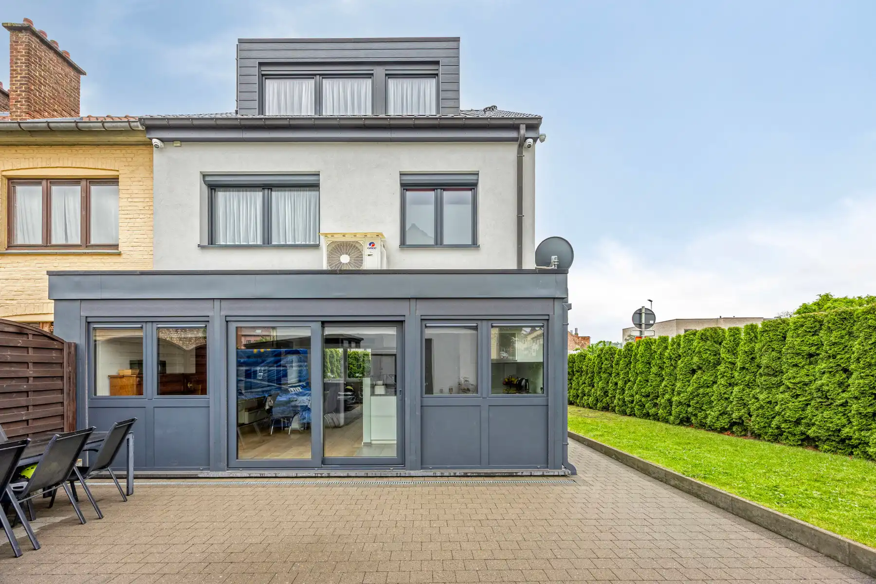 Gerenoveerde woning met 3 slaapkamers, 2 badkamers en garage foto 27
