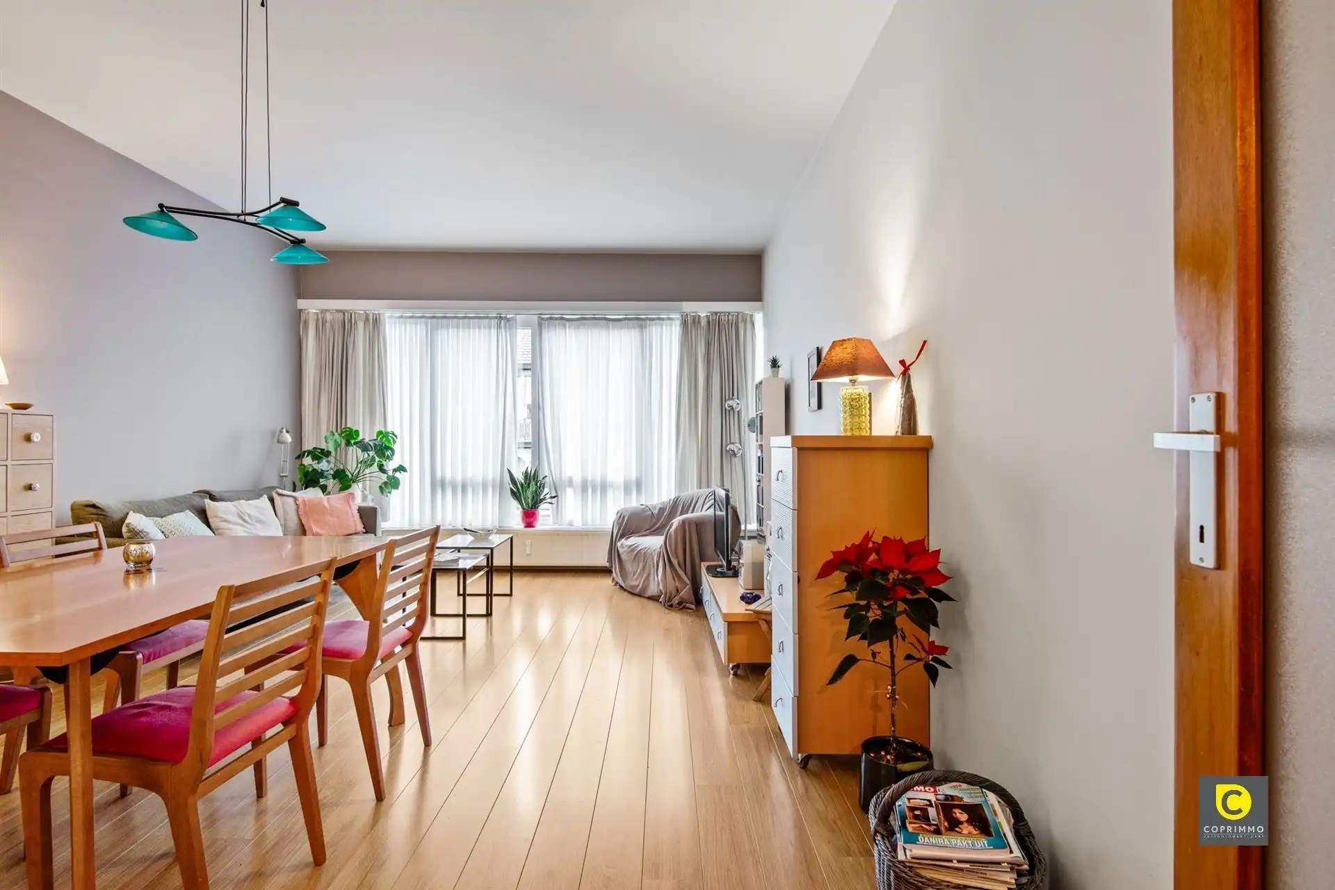 Lichtrijk 2 slpk app met 2 terrassen te Pulhof! foto 2