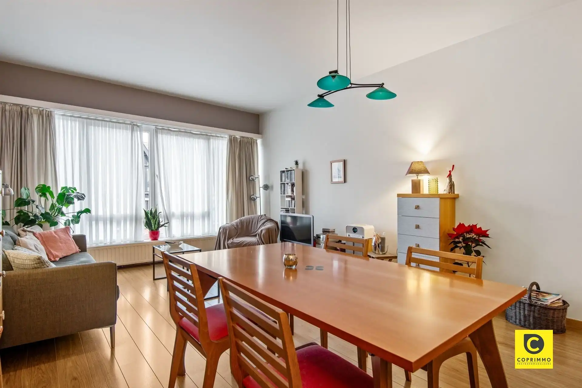 Lichtrijk 2 slpk app met 2 terrassen te Pulhof! foto 2