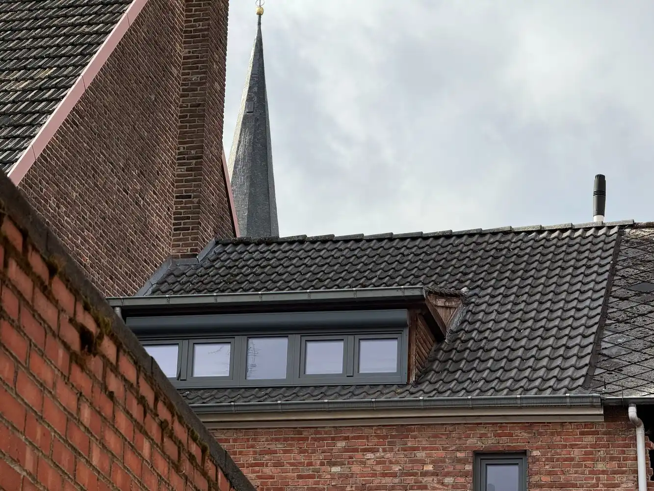 Handelspand met woongelegenheid op uitstekende locatie foto 16