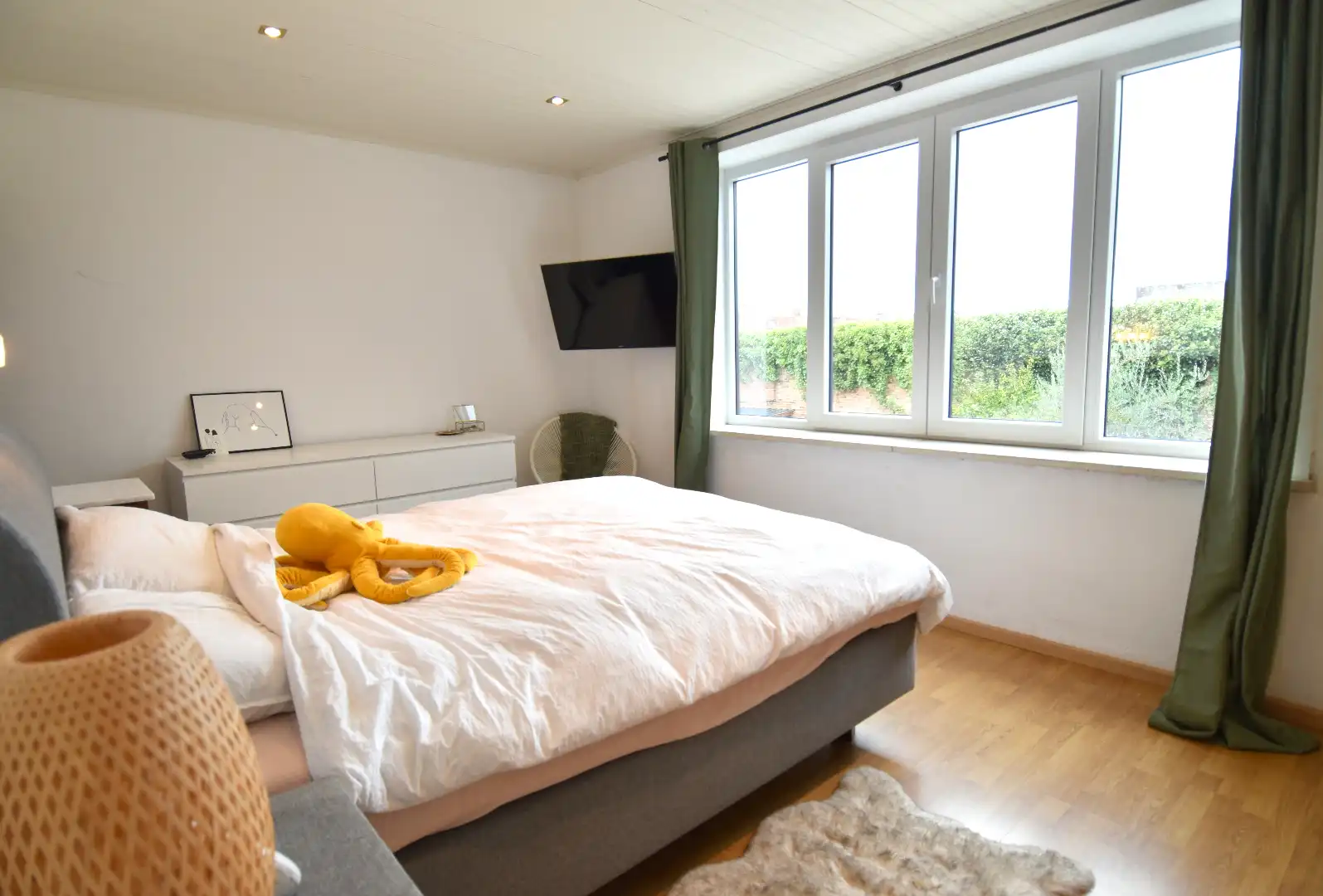Instapklare woning met 4 slaapkamers en gezellige stadstuin te koop in hartje Kortrijk foto 11
