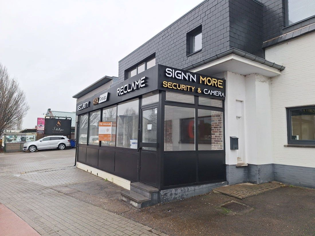 Perfect gelegen kantoorruimte te Heusden-Zolder foto {{pictureIndex}}