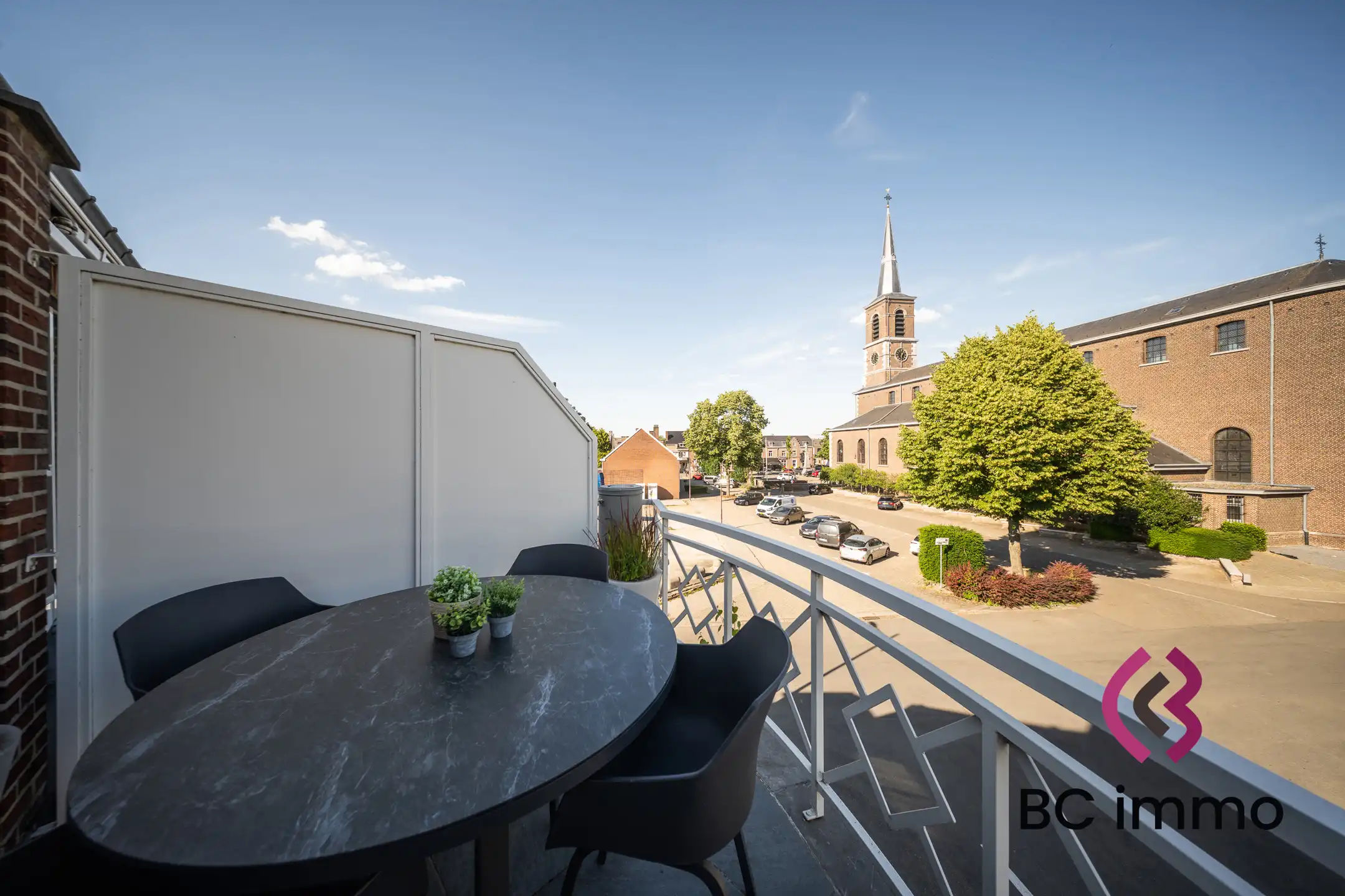 Modern en lichtrijk appartement met 2 slaapkamers foto 4